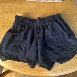 Size 4 Lululemon Hotty Hot High Rise Lined Shorts 2.5”